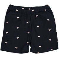 De Copenhagen Colors twill heart short in de kleur navy soft pink hearts is een super leuk broekje voor alle kindjes die dol zijn op hartjes. De short draagt heel fijn want hij is gemaakt van biologisch katoen. VanZus.