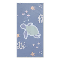 Het Swim Essentials strandlaken coral bliss 135 x 65 cm is onmisbaar in de tas wanneer je een dagje naar het strand of het zwembad gaat. VanZus
