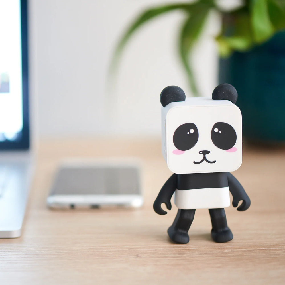 Breng je muziek tot leven met de MOB dancing animal speaker in de variant panda. Compact, draagbaar en dansend op de muziek, met krachtig geluid en bluetooth. Perfect als cadeau! VanZus