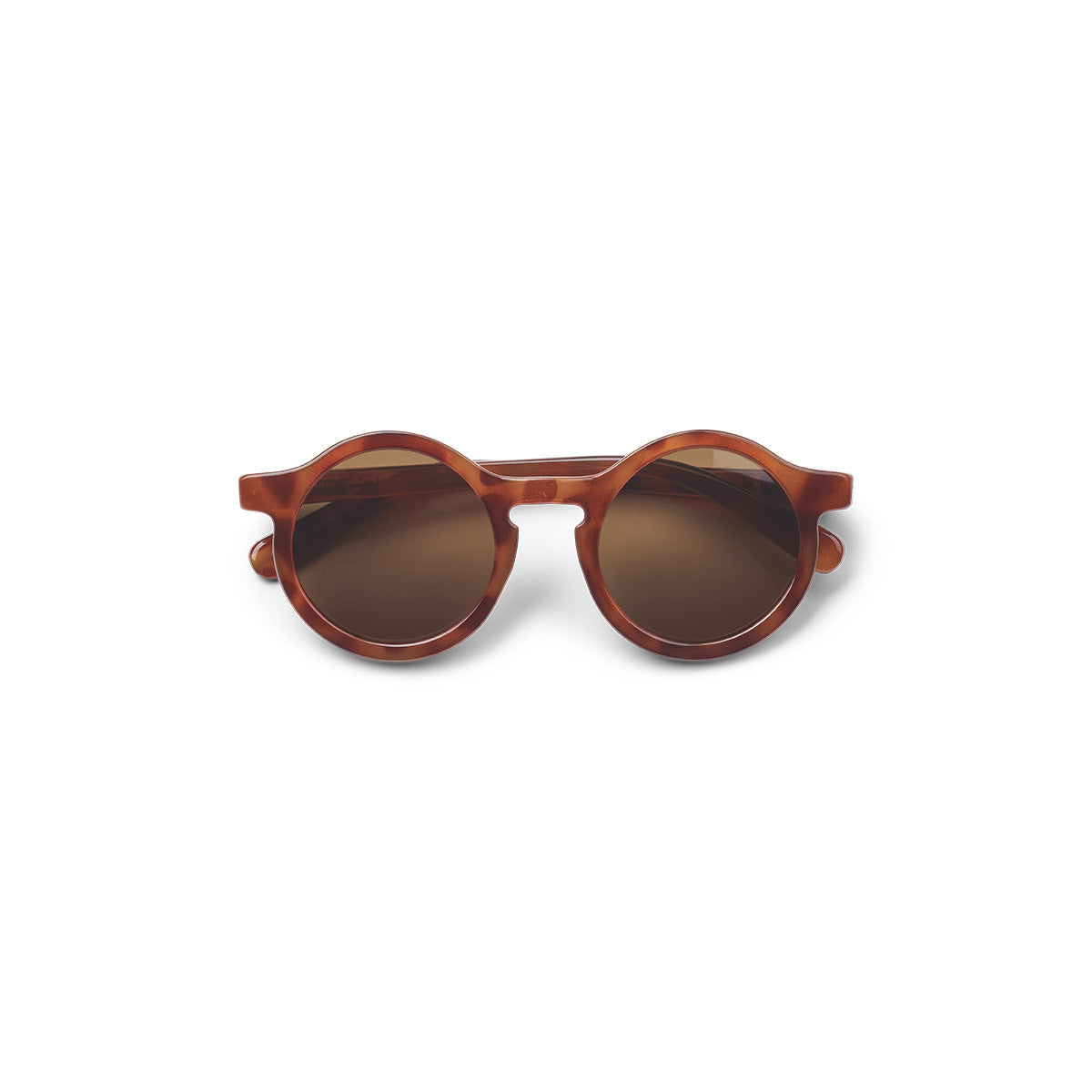 De Liewood darla zonnebril light tortoise/shiny is het perfecte accessoire voor jouw kindje tijdens de lente en zomer. Deze toffe zonnebril heeft dankzij de ronde glazen een retro en speelse look. VanZus.