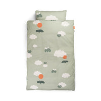 Met het superzachte en comfortabele Done by Deer beddengoed junior GOTS happy clouds green slaapt je kleintje als een roosje! Het groene kinderbeddengoed met wolken en ballonnen voelt fijn aan. VanZus.