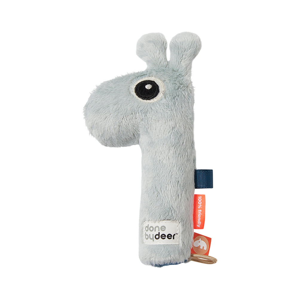 De Done by Deer rammelaar Raffi blue is een leuke baby rammelaar om je baby urenlang te vermaken. De leuke blauwe giraf maakt vrolijke rammel- en piepgeluiden. Leuk én educatief. VanZus.
