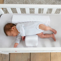 De Doomoo Baby Sleep zijslaper is een zijligkussen voor je baby. Wil je graag dat je kindje op de zij slaapt? Dan is dit kussen ideaal. Het zorgt ervoor dat je kindje niet op de buik rolt. Zo kan de kleine veilig slapen. VanZus.