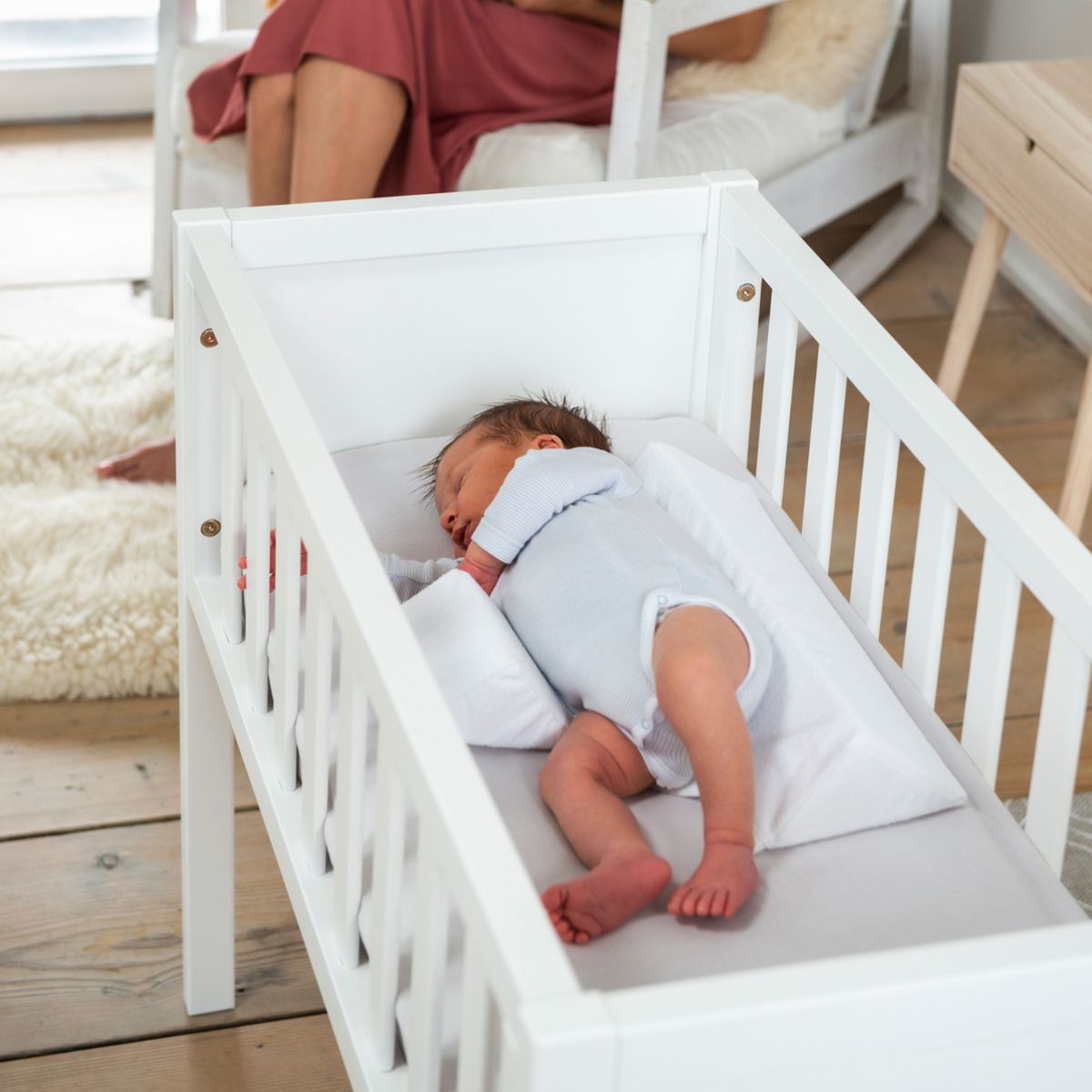 De Doomoo Baby Sleep zijslaper is een zijligkussen voor je baby. Wil je graag dat je kindje op de zij slaapt? Dan is dit kussen ideaal. Het zorgt ervoor dat je kindje niet op de buik rolt. Zo kan de kleine veilig slapen. VanZus.