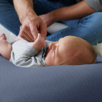 Het Doomoo Buddy voedingskussen tetra jersey blue is onmisbaar voor elke zwangere. Het kussen houdt je comfortabel tijdens het slapen in je zwangerschap, maar ook daarna tijdens voedingssessies met je baby. VanZus.