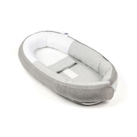 Het Doomoo Cocoon babynestje classic grey is een heerlijk plekje voor je kleine om in te relaxen. Dankzij de rand geeft het babynestje een veilig en geborgen gevoel, precies wat jouw kleine baby nodig heeft. VanZus.