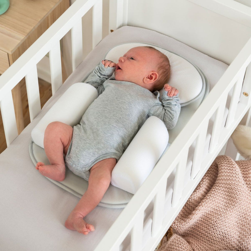 De Doomoo multisleep rugslaper met kussen is een ergonomisch rugliggingskussen. Als je baby lang op zijn rugje ligt en snel groeit, dan heb je kans dat hij of zij een afgeplat hoofdje krijgt. Deze voorkomt dit. VanZus.