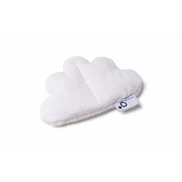 De Doomoo Snoogy cloudy white is een lieve knuffel die krampjes kan laten verdwijnen als sneeuw voor de zon. In de knuffel zit namelijk een warmtekussentje die ervoor zorgt dat je kleine heerlijk kan slapen. VanZus.