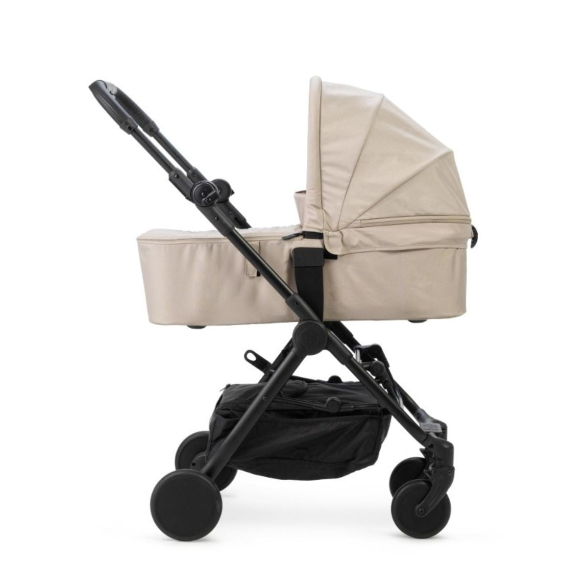 Ontdek de Elodie Mondo buggy reiswieg in moonshell: perfect voor pasgeborenen tot 6 maanden oud. Creëer eenvoudig een complete kinderwagen vanaf de geboorte. VanZus