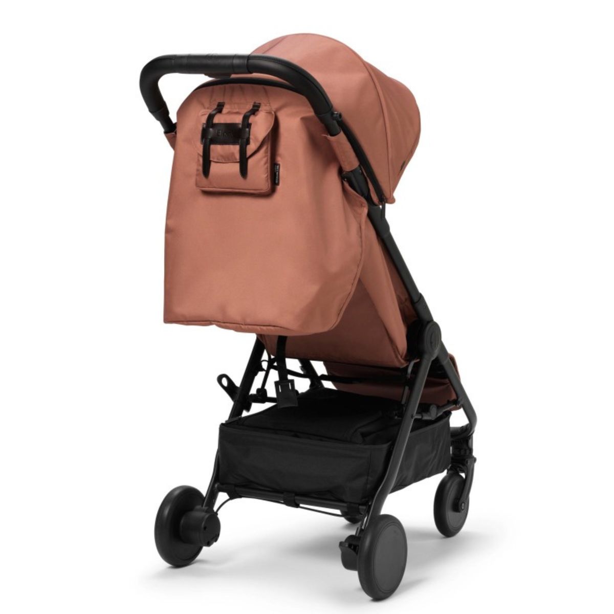 De mondo compacte buggy biedt comfort, gemak en stijl voor jou en je kindje. Kleur burned clay, verstelbare rugleuning en zitting, zwenkwielen, eenvoudig met één hand inklapbaar met zonnekap en handbagageformaat. VanZus