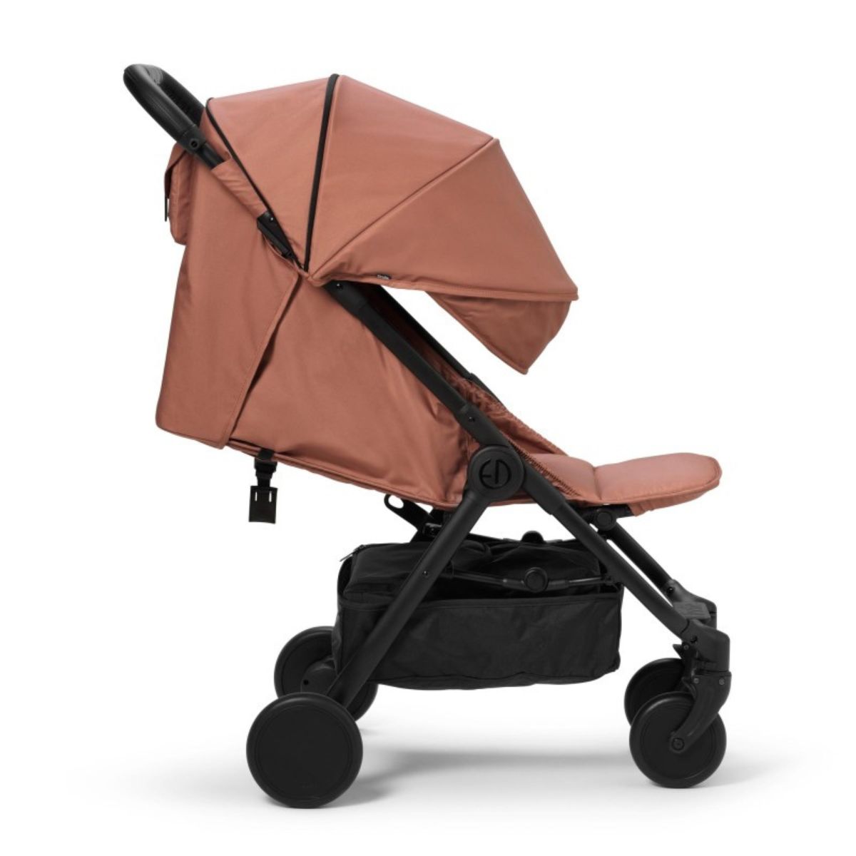 De mondo compacte buggy biedt comfort, gemak en stijl voor jou en je kindje. Kleur burned clay, verstelbare rugleuning en zitting, zwenkwielen, eenvoudig met één hand inklapbaar met zonnekap en handbagageformaat. VanZus