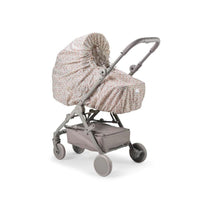 Bescherm je kleintje tegen regen en wind met de Elodie regenhoes universeel voor kinderwagen en buggy in de variant autumn rose. Deze essentiële accessoire past op de meeste kinderwagens en buggy's, waardoor je kindje droog en comfortabel blijft tijdens onverwachte weersomstandigheden.  VanZus