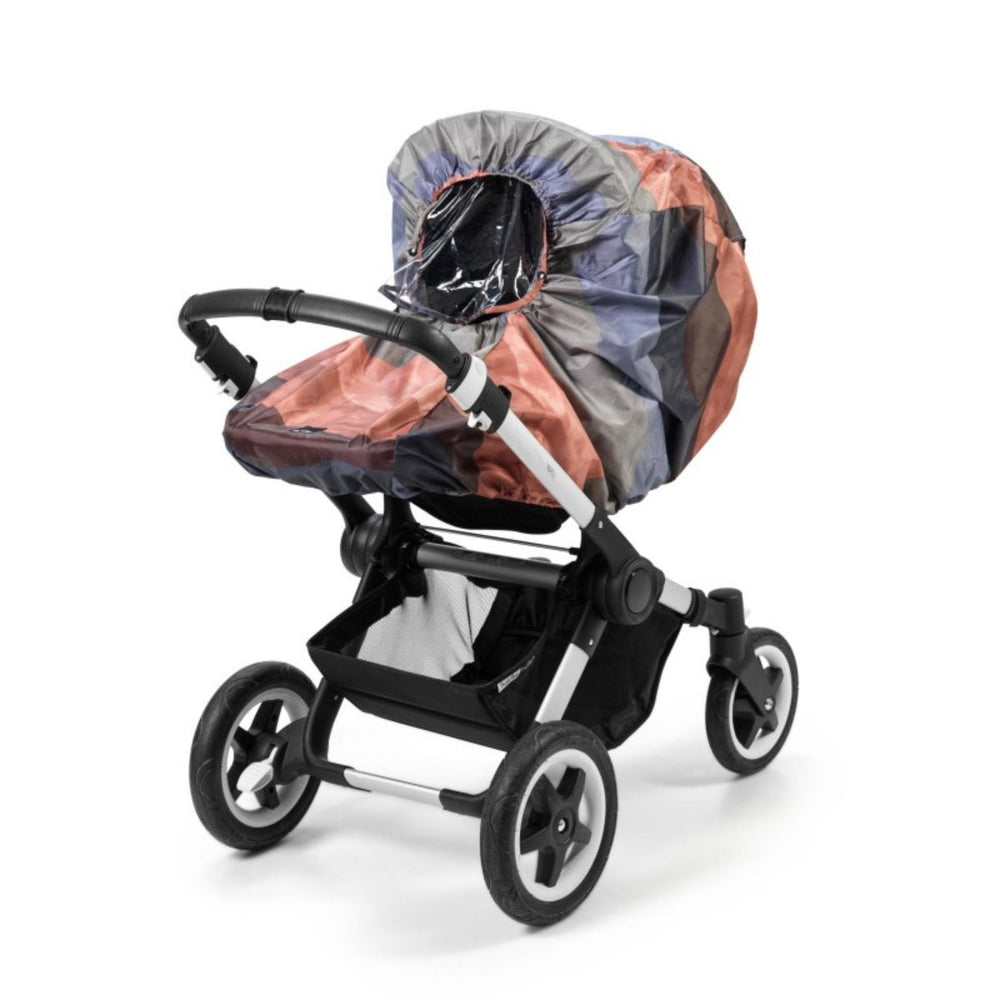 Bescherm je kleintje tegen regen en wind met de Elodie regenhoes universeel voor kinderwagen en buggy in de variant winter sunset. Deze essentiële accessoire past op de meeste kinderwagens en buggy's, waardoor je kindje droog en comfortabel blijft tijdens onverwachte weersomstandigheden.  VanZus