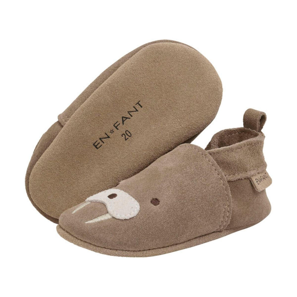 Hou de voetjes van je kleintje heerlijk warm met deze superschattige suede animal sloffen in de kleur chocolate brown van het merk En Fant. Je kindje zal gegarandeerd verliefd worden op deze te lieve sloffen met een snoezig gezichtje van een walrus. VanZus