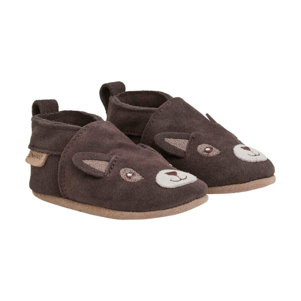 Hou de voetjes van je kleintje heerlijk warm met deze superschattige suede animal sloffen in de kleur pine bark van het merk En Fant. Je kindje zal gegarandeerd verliefd worden op deze te lieve sloffen met een snoezig gezichtje van een geitje. VanZus