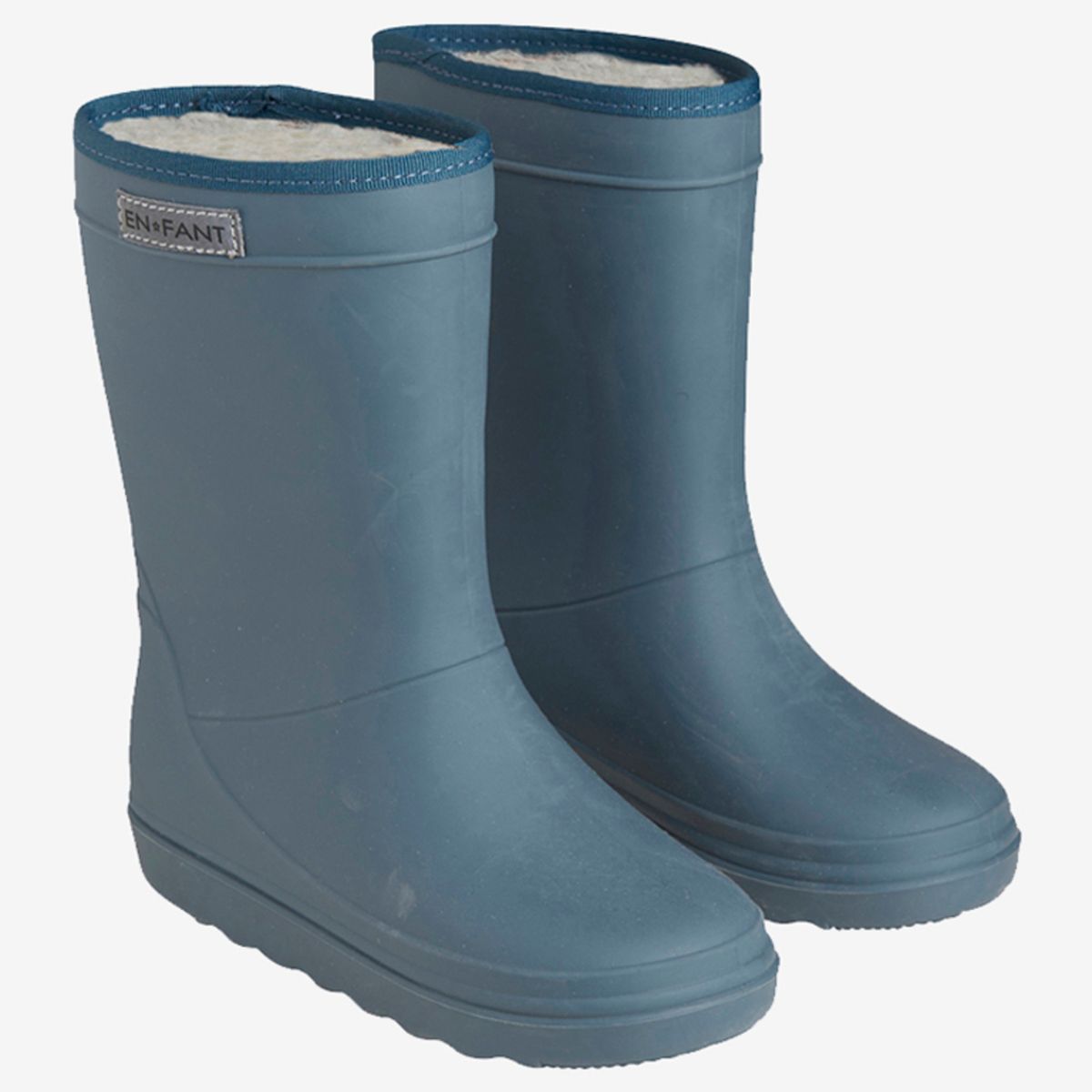 Bescherm de voeten van je kleintje tegen fikse regenbuien met deze thermoboots in de kleur dark slate van het vrolijke merk En Fant. De outfit van jouw mini me outfit zal zeker schitteren met deze toffe regenboots in een prachtige grijsblauwe kleur. VanZus