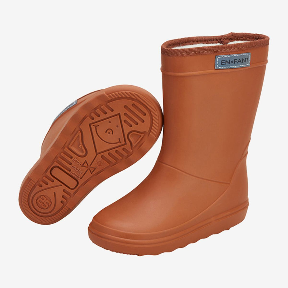 Bescherm de voeten van je kleintje tegen fikse regenbuien met deze thermoboots in leather brown van het vrolijke merk En Fant. De outfit van jouw mini me outfit zal zeker schitteren met deze hippe regenboots in een prachtige terracotta kleur. VanZus