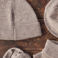 De louli muts soft brown van Konges Slojd is zacht en stijlvol, gemaakt van een hoogwaardige wolmix. Deze beanie biedt warmte en comfort, perfect voor koude dagen en avonturen buiten. VanZus