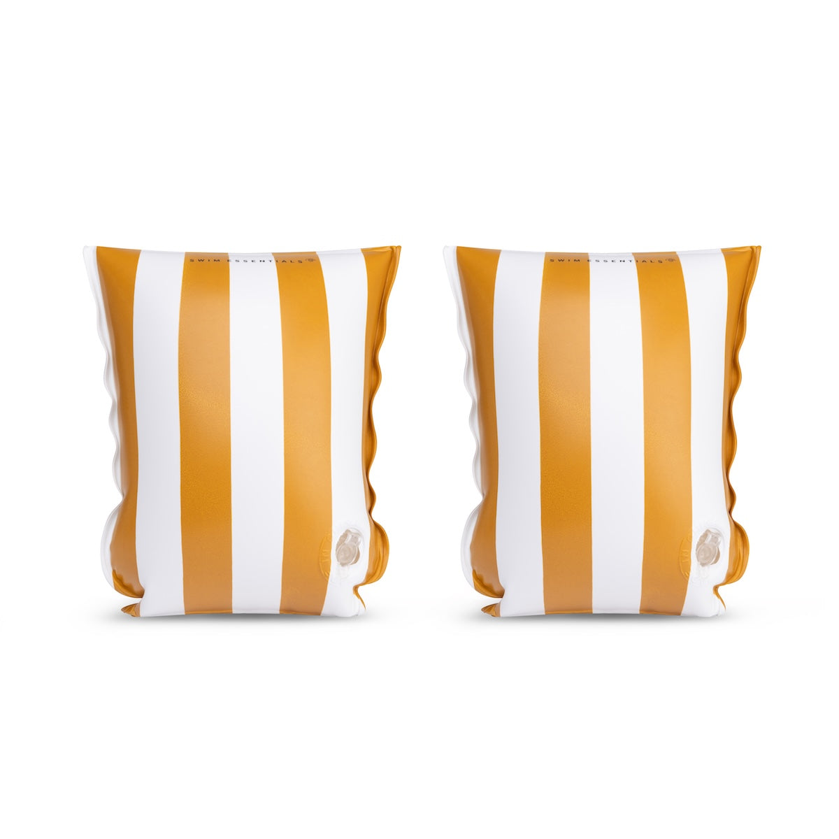 De Swim Essentials zwembandjes geel/wit gestreept zijn onmisbaar tijdens een dagje strand of zwembad. Deze leuke zwembandjes zorgen ervoor dat jouw kindje veilig in het water kan spetteren! VanZus