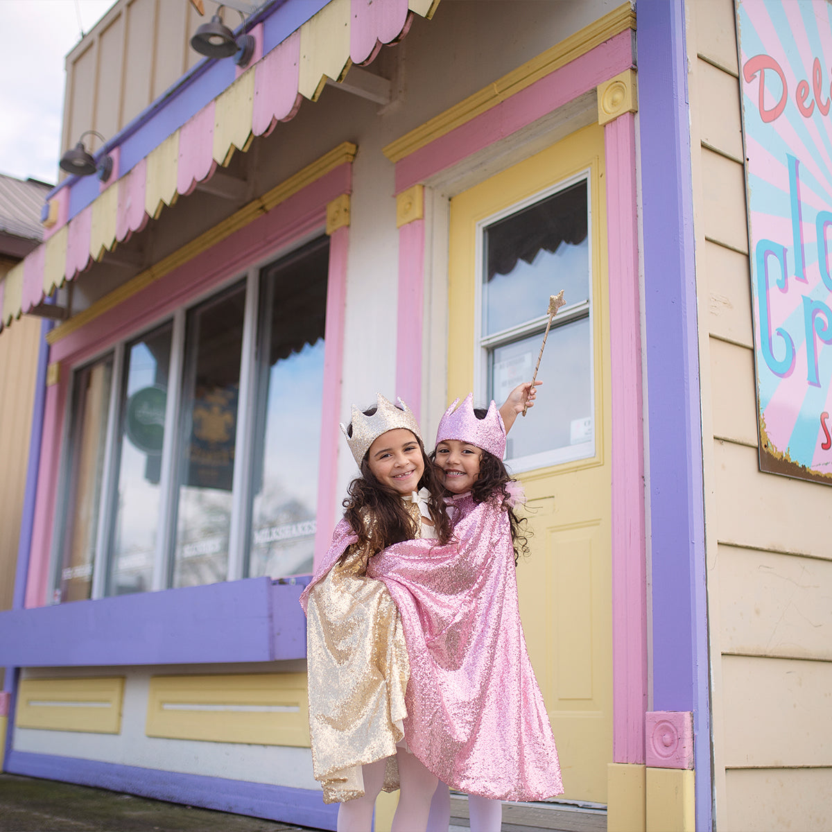 Maak je outfit als mooie prinses helemaal af met deze prachtige precious pink pailetten cape van het merk Great Pretenders. Met deze mooie cape om val je op en krijgt je outfit een koninklijke flair. VanZus