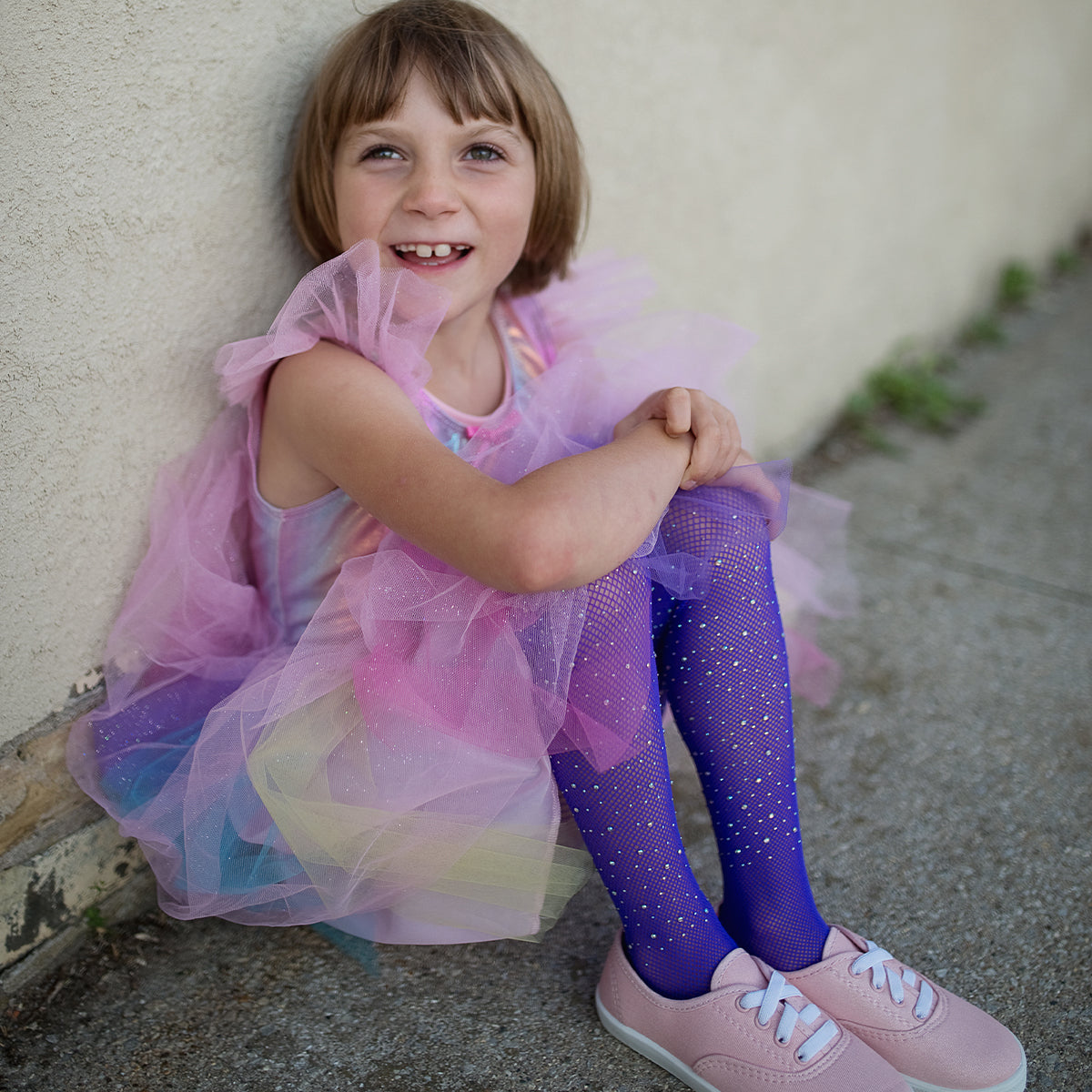 Fashionista's opgelet! Maak van elke outfit een feestje met deze strass panty in lilac van het toffe merk Great Pretenders! Deze opvallende panty is versierd met strass steentjes. Super fabulous! VanZus