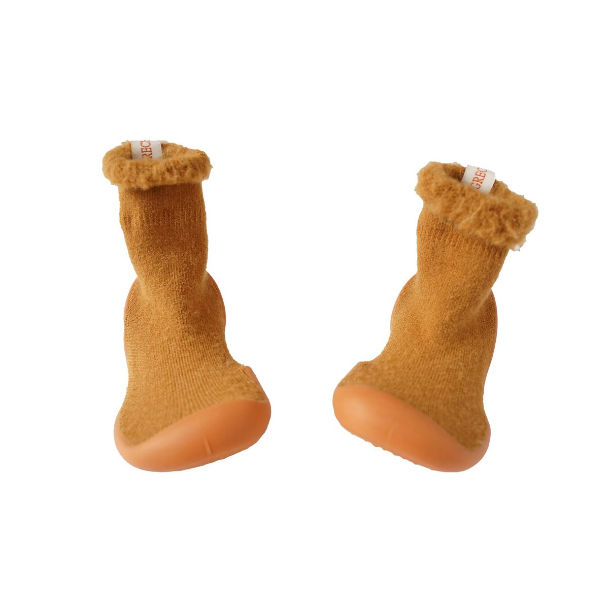 Met de leuke soksloffen van Grech & Co. in de kleur Sienna heb je de warmte en zachtheid van sokken, maar de stevigheid en grip van een paar schoenen. Ideaal voor jouw kindje op binnenshuis te dragen! 
