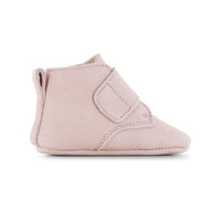 Deze newborn sloffen van Shoesme in de kleur pink hebben klittenband en bieden ultieme comfort. De slofjes zijn lekker zacht en zijn gemaakt van hoogwaardig schapenleer en hebben een zacht voetenbed en leren zolen. VanZus