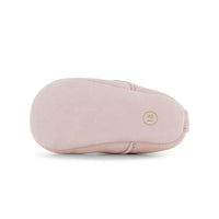 Deze newborn sloffen van Shoesme in de kleur pink hebben klittenband en bieden ultieme comfort. De slofjes zijn lekker zacht en zijn gemaakt van hoogwaardig schapenleer en hebben een zacht voetenbed en leren zolen. VanZus