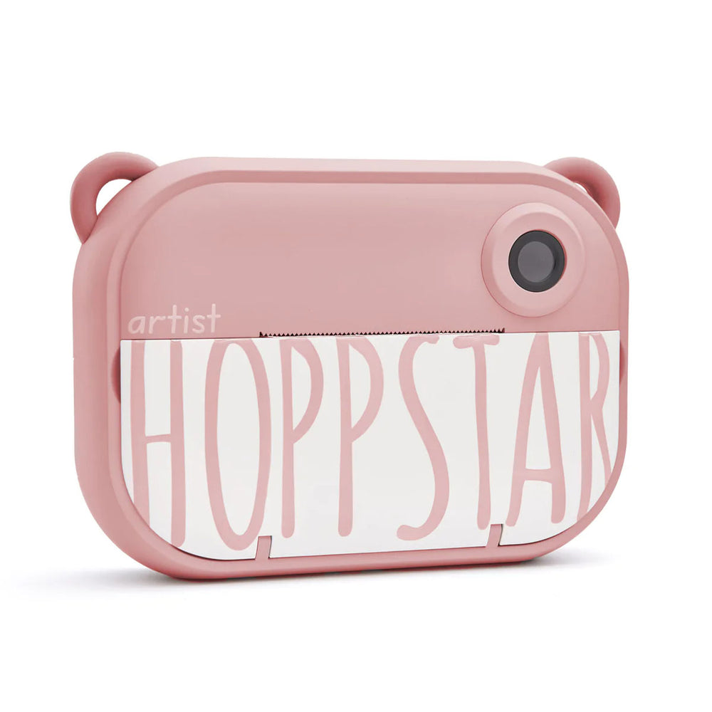 Met de Hoppstar Artist blush kan jouw kindje zelf foto’s maken en ze meteen printen! Deze kidsproof polaroid camera is perfect voor kindjes die alles willen vastleggen. VanZus.