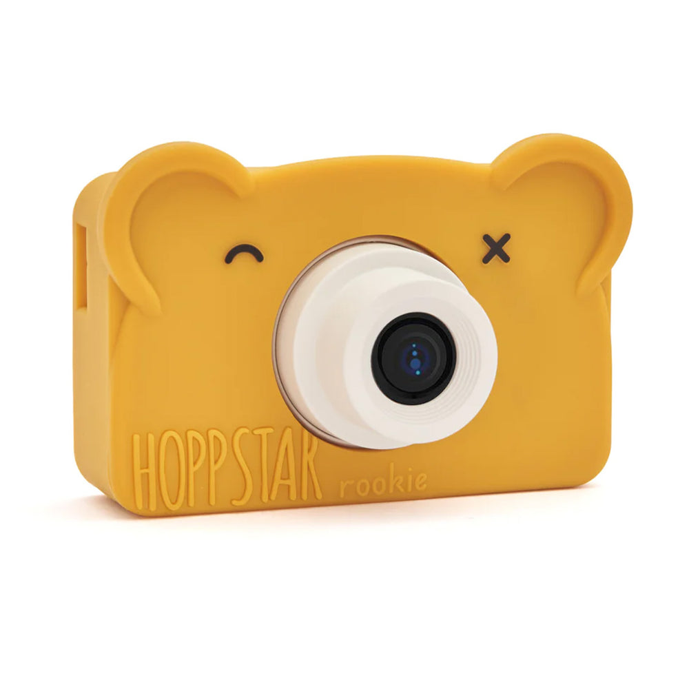 De Hoppstar Rookie honey is de perfecte eerste digitale camera voor jouw kindje. Deze kindercamera is perfect voor kleine handjes. De camera wordt beschermd door een vrolijke en zachte siliconen hoes. VanZus.