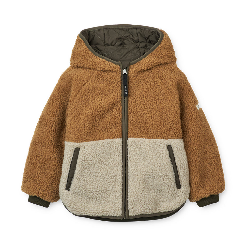 De Liewood jackson reversible jas army brown mix is een heerlijke omkeerbare jas. Zo draag je deze kinderjas zoals jij dat wilt - de effen groenen kant of de bruin-beige kant voor een twist. VanZus.