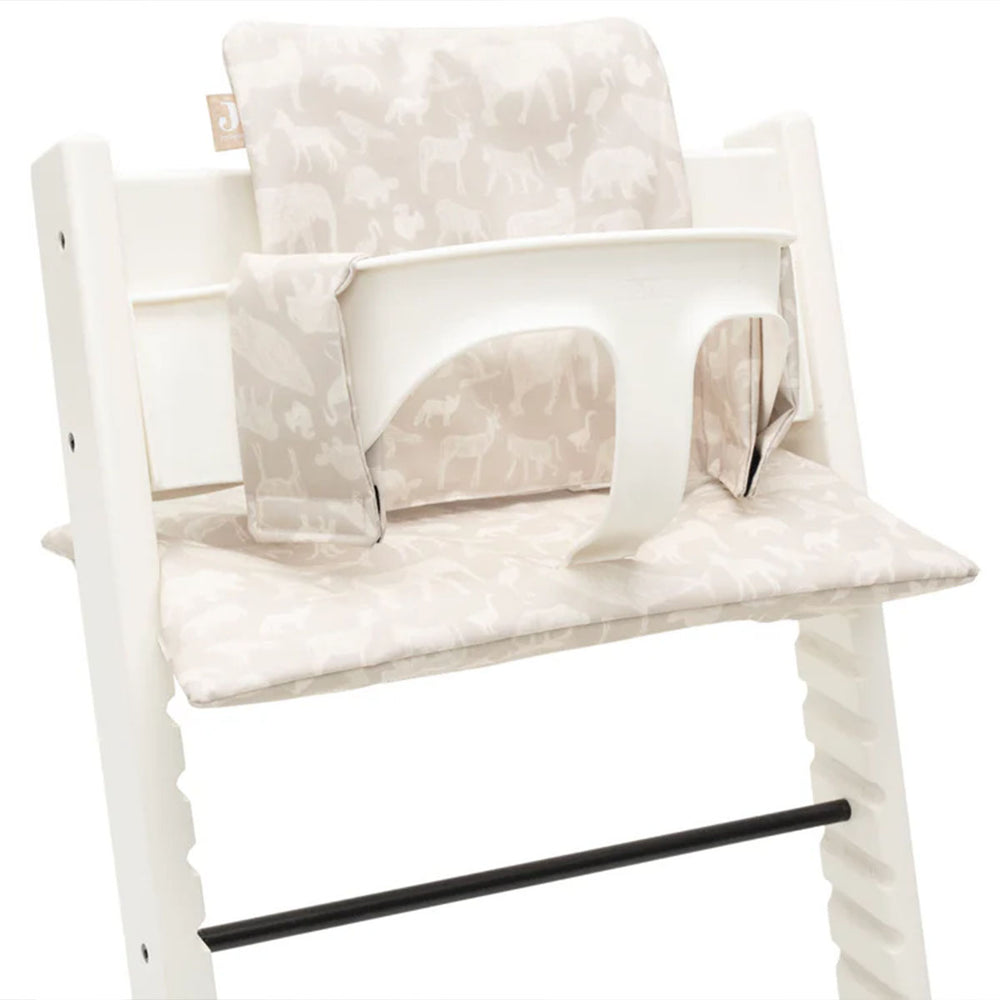 Comfortabel en functioneel: de stoelverkleiner meegroei in de variant animals nougat van Jollein. In handige afneembare stof, zorgt ervoor dat jouw kindje stevig zit. Ook in andere varianten. VanZus