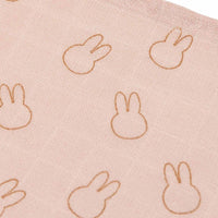 De 3-pack Jollein hydrofiele doeken small in miffy silhouettes wild rose design zijn onmisbaar. 100% katoen, superzacht en veelzijdig. Perfect voor je babyuitzet. In diverse prints. VanZus