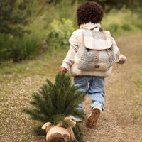 De Jollein rugtas in check boucle-patroon: luxe, duurzame tas met ruim compartiment en verstelbare schouderriem. Perfect voor peuters en kleuters. Ideaal voor school en uitstapjes. VanZus