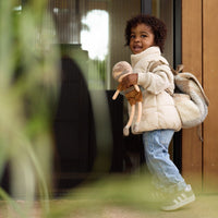 De Jollein rugtas in check boucle-patroon: luxe, duurzame tas met ruim compartiment en verstelbare schouderriem. Perfect voor peuters en kleuters. Ideaal voor school en uitstapjes. VanZus