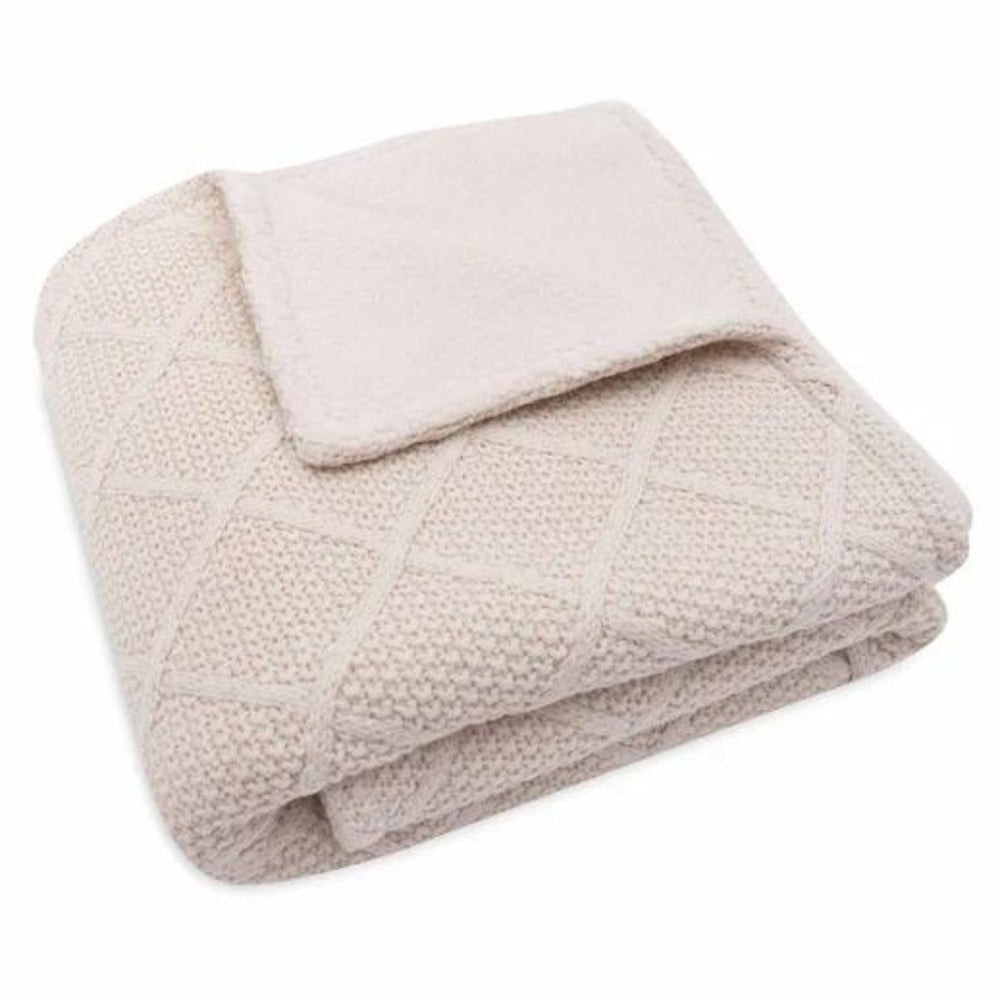 De check knit deken in oatmeal/teddy fleece van Jollein biedt comfort en stijl. Gemaakt van 100% katoen en zachte teddy fleece, met luxe ruitpatroon. Voor wieg of kinderwagen. VanZus