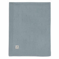 De cosy knit deken in sea green van het merk Jollein is een luxe, gebreide deken van 100% katoen. Perfect voor het ledikant (100x150 cm) en biedt warmte en stijl in de babykamer. Ook in andere kleuren. VanZus