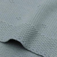 De cosy knit deken in sea green van het merk Jollein is een luxe, gebreide deken van 100% katoen. Perfect voor het ledikant (100x150 cm) en biedt warmte en stijl in de babykamer. Ook in andere kleuren. VanZus