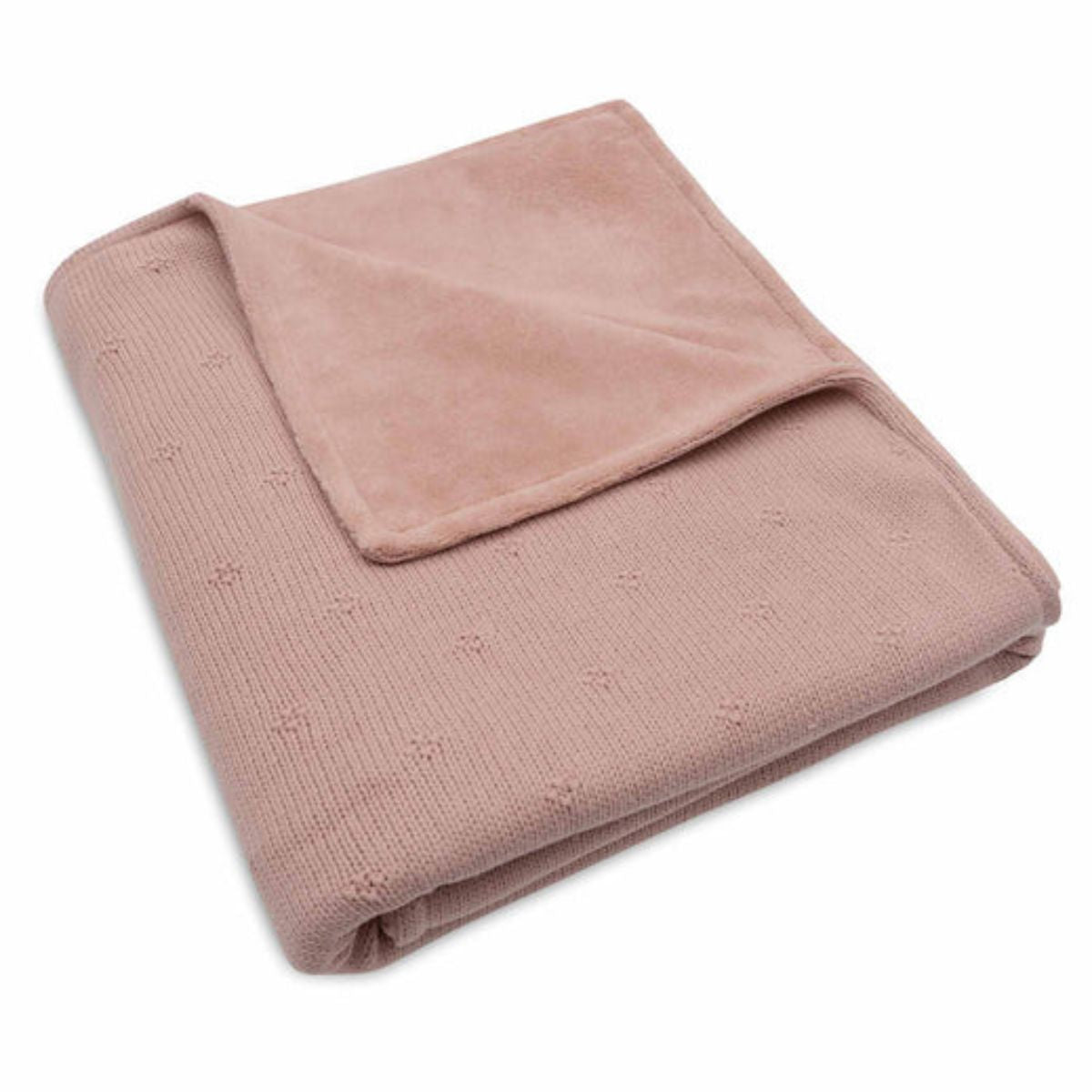 De cosy knit deken in rose/velvet van het merk Jollein is een luxe, gebreide deken van 100% katoen. Perfect voor het ledikant (100x150 cm) en biedt warmte en stijl in de babykamer. Ook in andere kleuren. VanZus