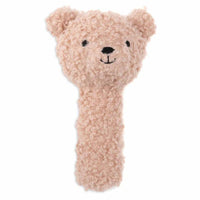 Hoe schattig is de rammelaar teddy bear wild rose van Jollein? De rammelaar is  voor kleine handjes makkelijk te pakken en vast te houden. Met een rinkelend belletje en heerlijk zachte stof. VanZus