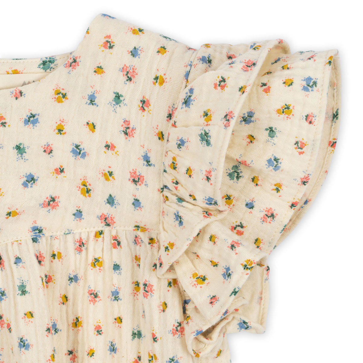 Deze leuke Konges Slojd coco romper bloomie sprinkle is de ideale basis voor elke zomerse outfit! De fijne body is gemaakt van 97% organisch katoen en 3% elastaan, wat hem stretchy maakt en super comfortabel om te dragen. VanZus