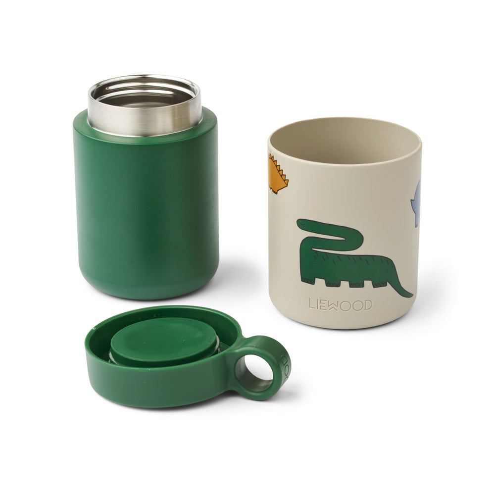 Maaltijden bewaar je in deze kian thermosbeker eten en drinken in dinosaurs/mist van het merk Liewood. Deze superhandige thermosbeker is veelzijdig en ziet er ook nog eens heel leuk uit! In deze thermosbeker kun je zowel eten als drinken bewaren. Ideaal voor naar school, onderweg of voor dagjes weg. VanZus