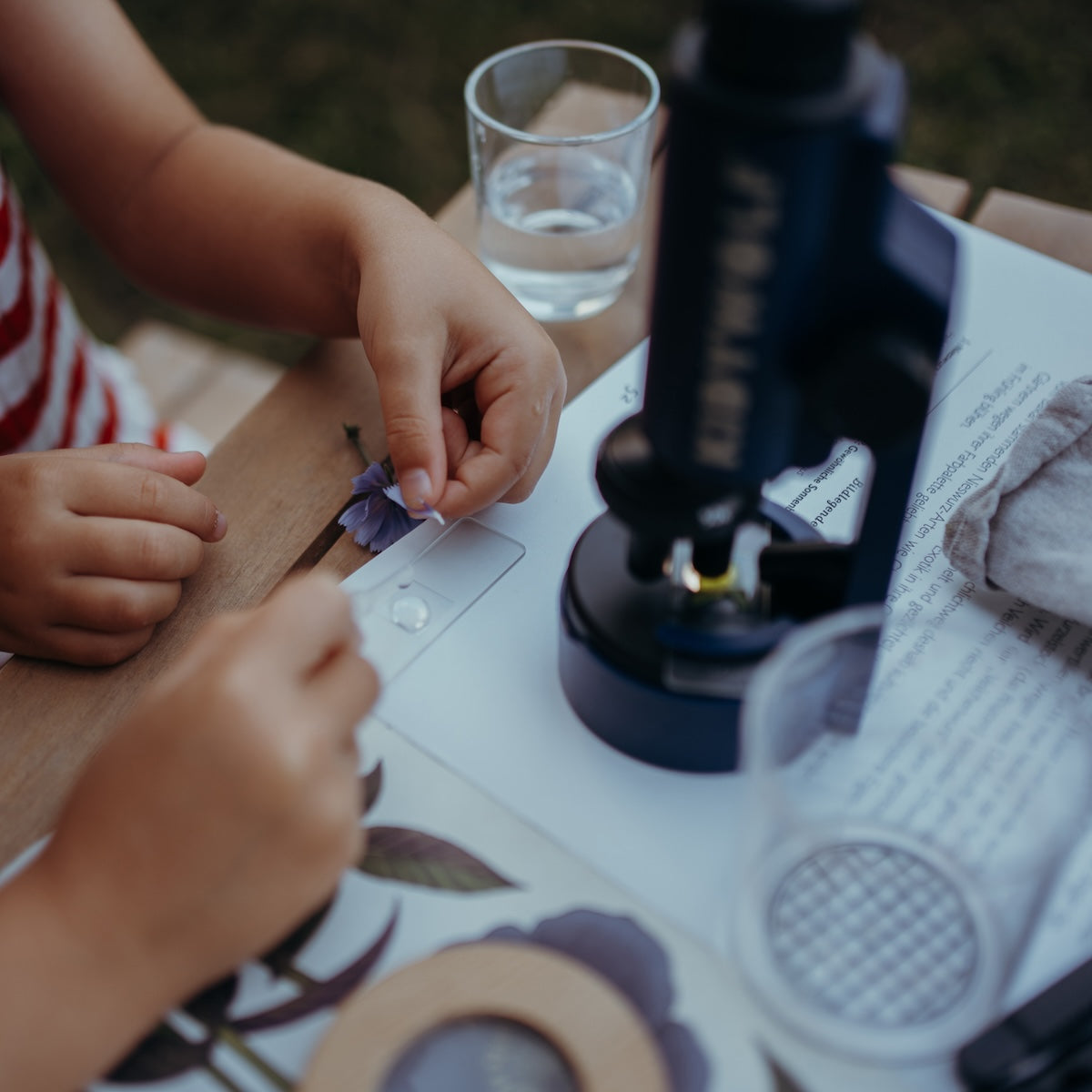 Is jouw kindje al bezig met ontdekken en schuilt er een toekomstige wetenschapper in hem/haar? Dan is deze Kidymicroscope microscoop voor kinderen van Kidywolf echt een aanrader! VanZus