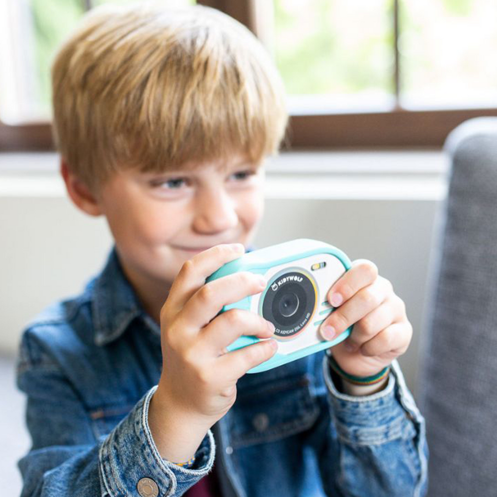 Say Cheese! Met deze superleuke kidycam action camera van Kidywolf in pink kan je kindje al zijn of haar favoriete momenten vastleggen! De camera is speciaal ontworpen om een optimale grip mogelijk te maken. VanZus
