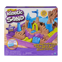 Met deze leuke Kinetic Sand DeLuxe beach castle zandkasteel kan je kindje de magie van het strand overal mee naartoe nemen. Deze speelset bevat Kinetic Sand en alles wat je nodig hebt om geweldige zandkastelen te maken, zowel binnen en buiten. VanZus