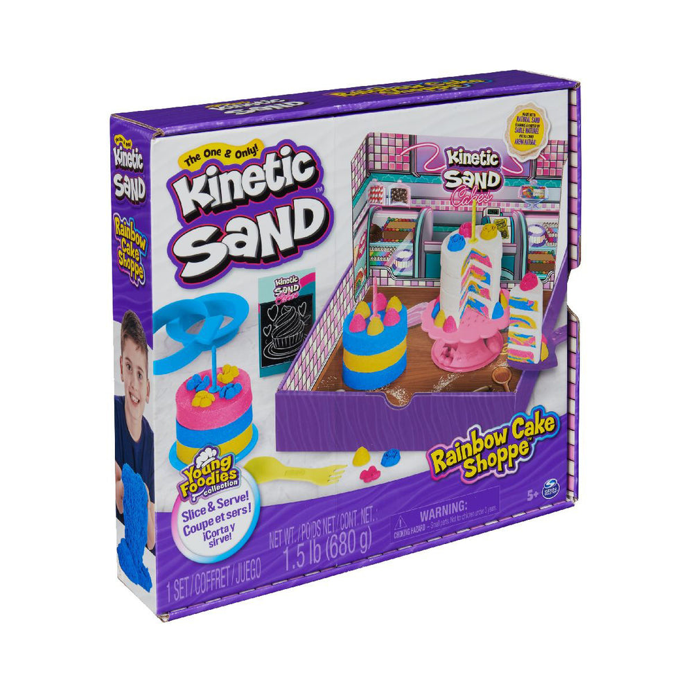 Ontdek de magie van bakkerijtje spelen met deze Kinetic Sand cake station. Met 680 g kleurrijk, kneedbaar Kinetic Sand in geel, roze, blauw en wit met vanillegeur kunnen kinderen verrukkelijke taartlagen maken, kleuren mengen en urenlang zintuiglijk spelen. VanZus
