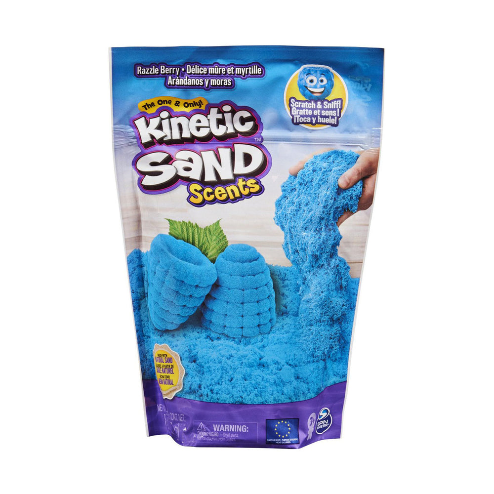 Ken je Kinetic Sand al? Met Kinetic Sand blauw scented geurend zand 227 gram kan je kindje zijn of haar creativiteit de vrije loop laten en van alles creëren, modelleren, bouwen en weer laten instorten zonder dat het een complete troep in huis wordt. VanZus