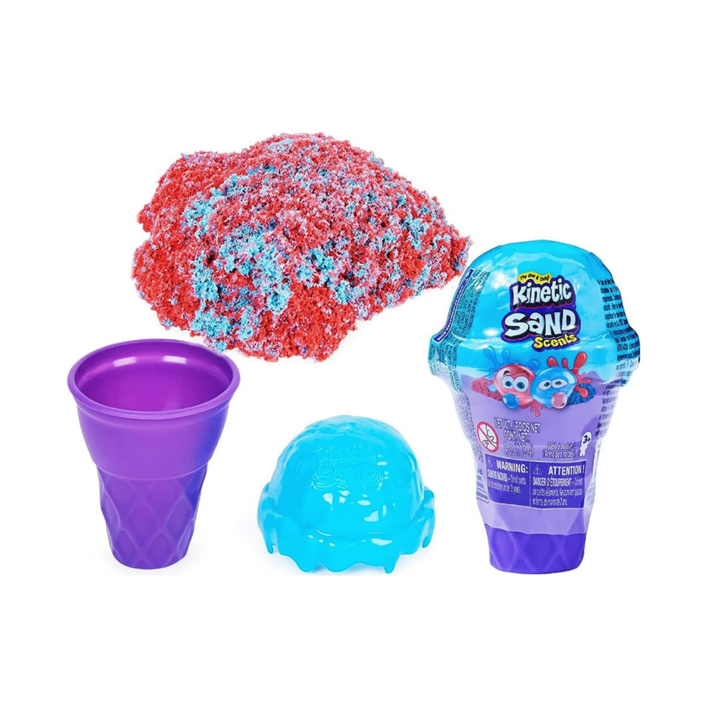 Ken je Kinetic Sand al? Met Kinetic Sand scents ice cream blauw kan je kindje zijn of haar creativiteit de vrije loop laten en de leukste ijsjes maken! Je kindje kan er zowel binnen als buiten mee spelen. Het leuke is dat allebei de kleuren zand ook nog eens heerlijk ruiken! VanZus
