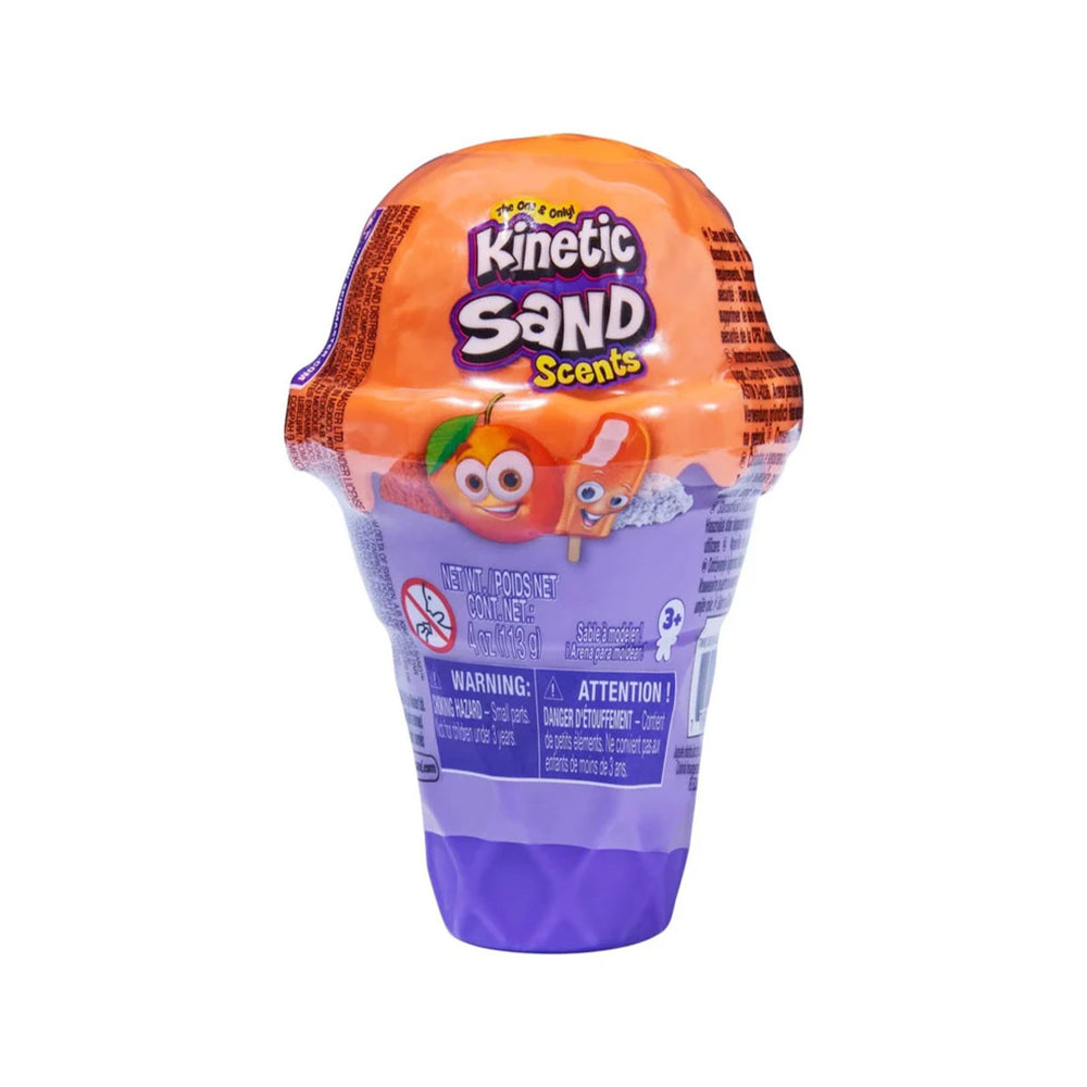 Ken je Kinetic Sand al? Met Kinetic Sand scents ice cream oranje kan je kindje zijn of haar creativiteit de vrije loop laten en de leukste ijsjes maken! Je kindje kan er zowel binnen als buiten mee spelen. Het leuke is dat allebei de kleuren zand ook nog eens heerlijk ruiken! VanZus