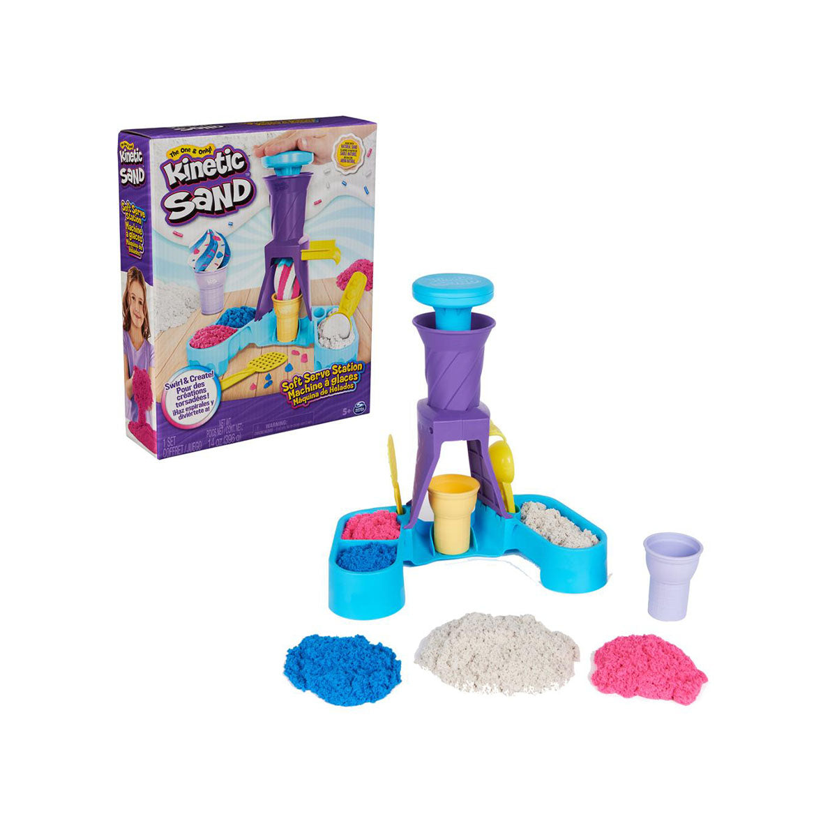 Ontdek de magie van een eigen ijssalon met deze Kinetic Sand soft serve station. Deze geweldige set bevat verschillende gereedschappen en accessoires waarmee jonge ijscomannen of -vrouwen naar hartenlust de mooiste creaties kunnen maken. VanZus